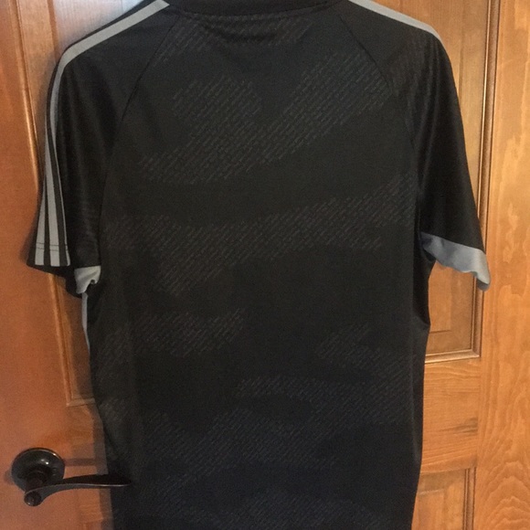 Adidas 3 stripe shirt, like new condition - Picture 5 of 5